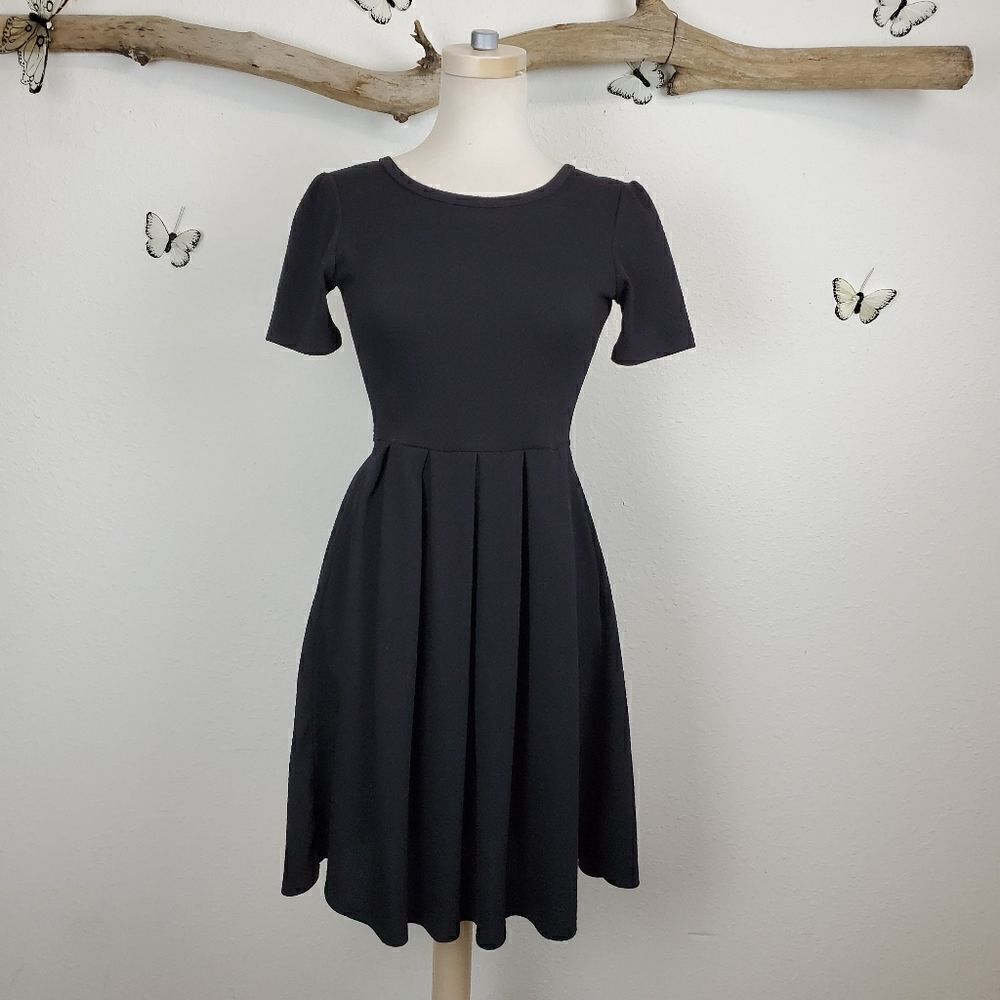 Lularoe amelia black size medium